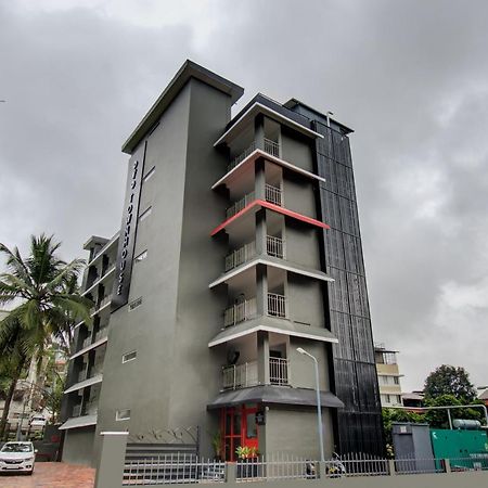 Oyo Townhouse 061 Gcda Kakkanad Signal Kochi Exterior foto