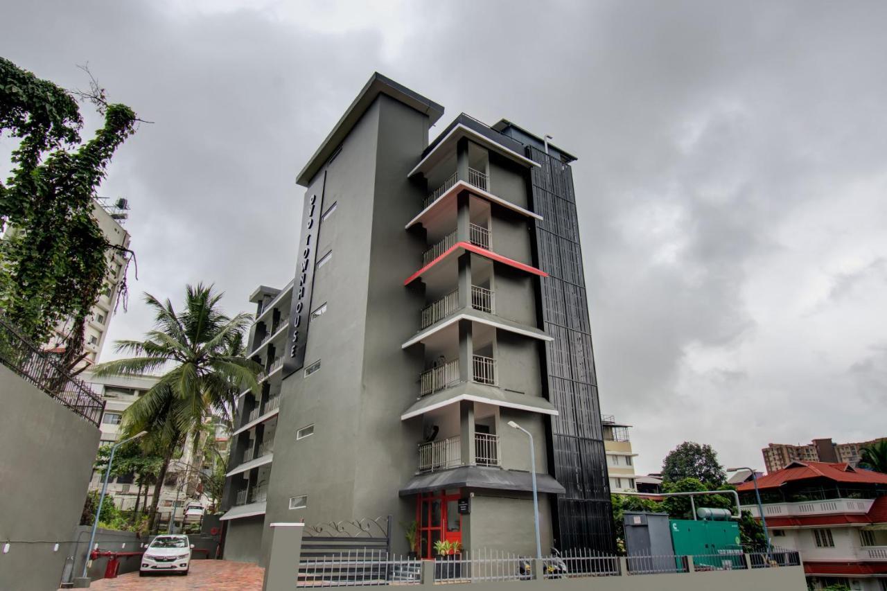 Oyo Townhouse 061 Gcda Kakkanad Signal Kochi Exterior foto