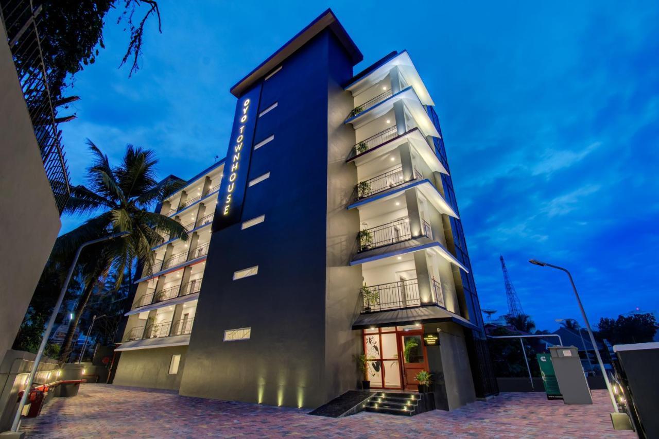 Oyo Townhouse 061 Gcda Kakkanad Signal Kochi Exterior foto